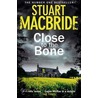 Close to the Bone door Stuart MacBride