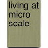 Living at Micro Scale door Davidb Dusenbery