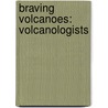 Braving Volcanoes: Volcanologists door Judy Monroe Peterson