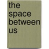 The Space Between Us door Anna Mcpartlin