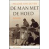 De man met de hoed by Pauline van de Ven