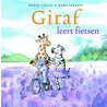Giraf leert fietsen by Mark Sekrève