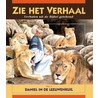 Daniël in de leeuwenkuil by Adri Burghout