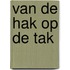 Van de hak op de tak