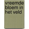 Vreemde bloem in het veld door Ferwerda