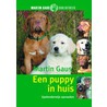 Een puppy in huis door Martin Gaus