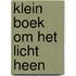 Klein boek om het licht heen