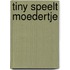 Tiny speelt moedertje