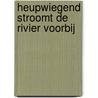 Heupwiegend stroomt de rivier voorbij door Frans de Haas