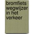 Bromfiets wegwijzer in het verkeer