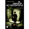 De jongen op het houten kistje door Leon Leyson