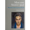 Man met blauwe sjaal door Martin Gayford