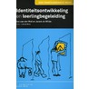Identiteitsontwikkeling en leerlingbegeleiding by Jos van Wal