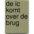 De IC komt over de brug