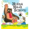 Hoera naar school! door David Melling