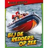 Bij de redders op zee by Chris Oxlade