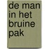 De man in het bruine pak