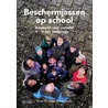 Beschermjassen op school by Kitlyn Tjin A. Djie