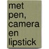 Met pen, camera en lipstick
