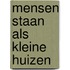 Mensen staan als kleine huizen