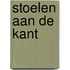 Stoelen aan de kant