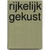 Rijkelijk gekust