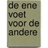 De ene voet voor de andere