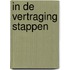 in de vertraging stappen