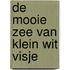 De mooie zee van klein wit visje
