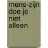Mens-zijn doe je niet alleen