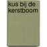 Kus bij de kerstboom