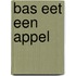 Bas eet een appel