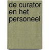 De curator en het personeel door . .