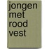 Jongen met rood vest