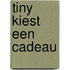 Tiny kiest een cadeau