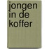 Jongen in de koffer