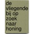 De vliegende bij op zoek naar honing
