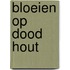 Bloeien op dood hout