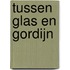Tussen glas en gordijn