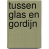 Tussen glas en gordijn door Erna Schelstraete