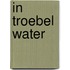 In troebel water