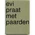 Evi praat met paarden