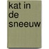 Kat in de sneeuw
