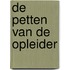 De petten van de opleider