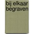 Bij elkaar begraven