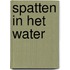 Spatten in het water