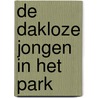 De Dakloze Jongen In Het Park door Mark Verwiel