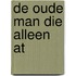 De oude man die alleen at
