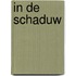In de schaduw