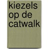 Kiezels op de catwalk by Caren Peeters